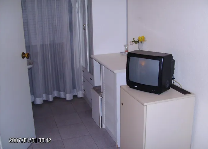 Guest house Olhos Pretos 3*
