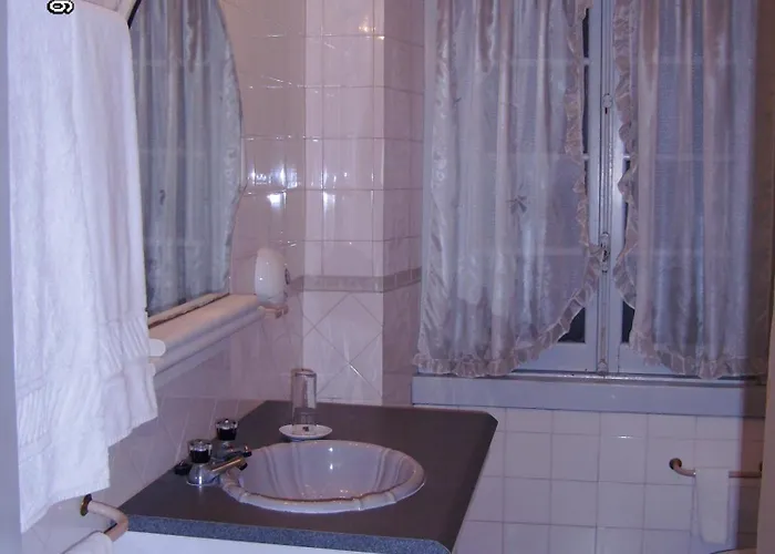 Guest house Olhos Pretos 3*